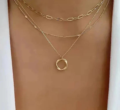 Collier classique en or à couches avec pendentif