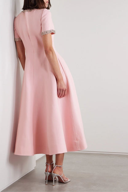 Vestido Midi Zoe en Satén con Lazo y Adornos de Cristal